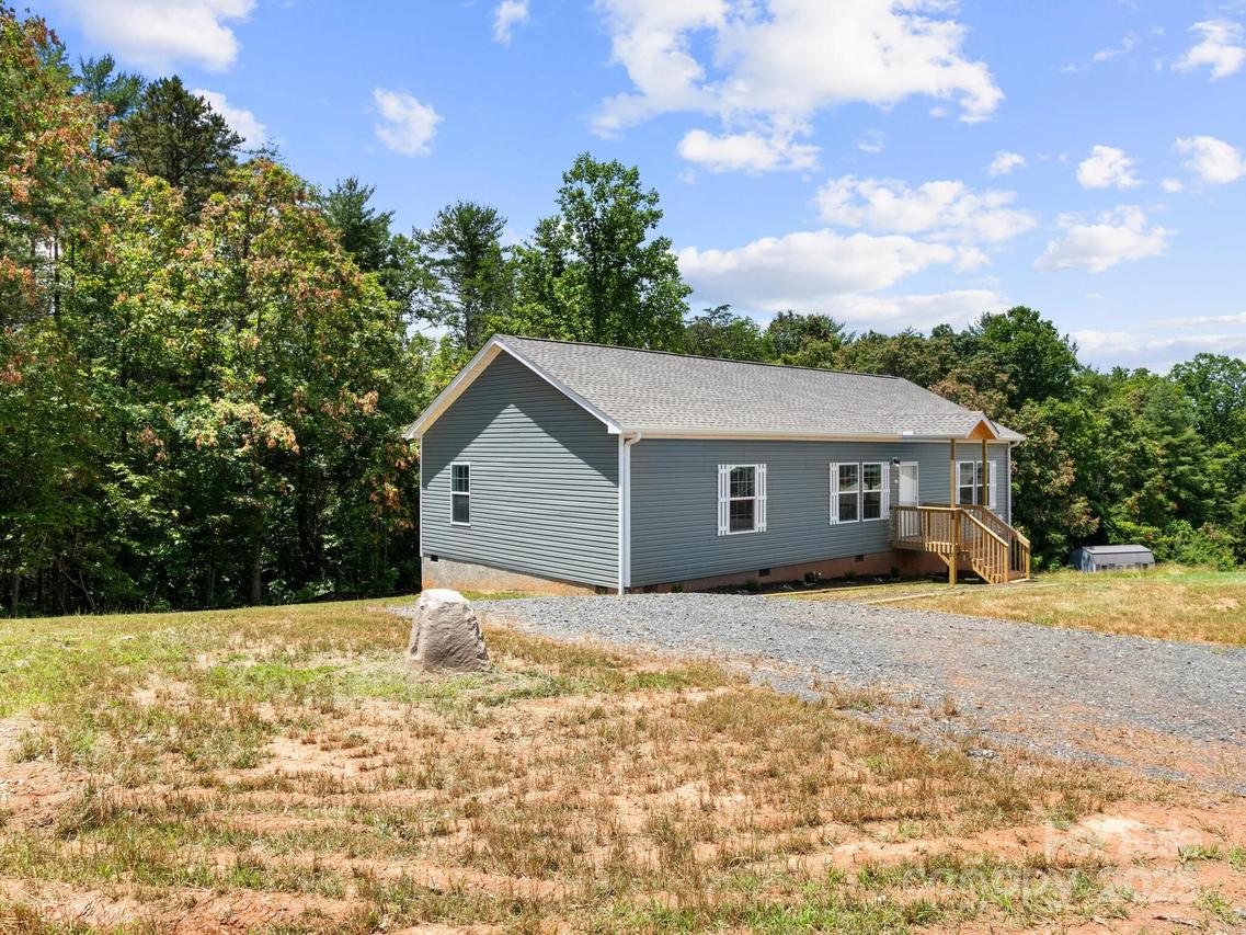 207 Walnut Branch Rd., Weaverville, NC 28787