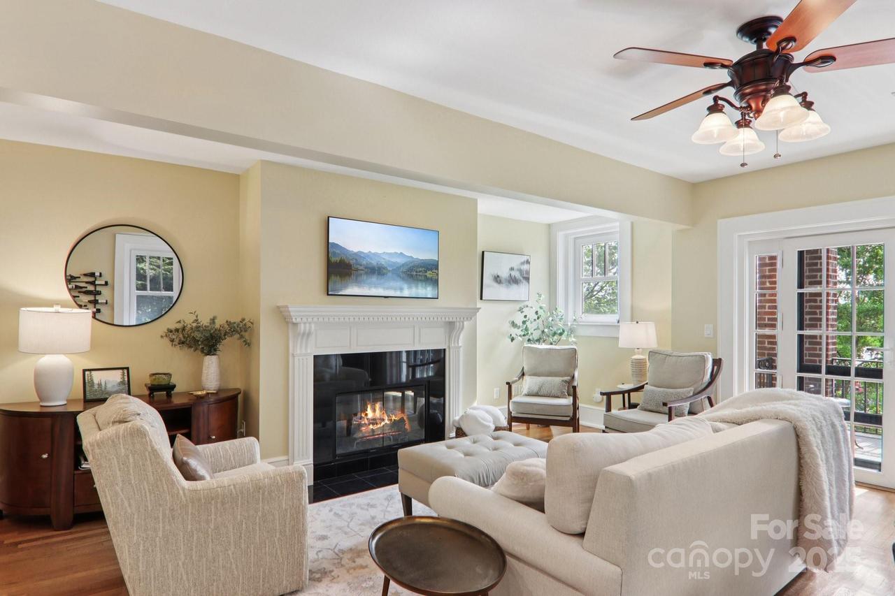 203 6th Ave. #2A, Hendersonville, NC 28739