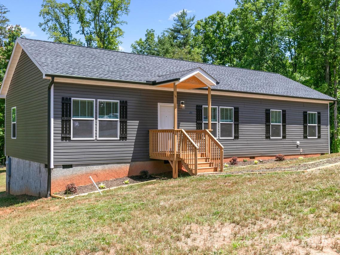 208 Walnut Branch Rd., Weaverville, NC 28787