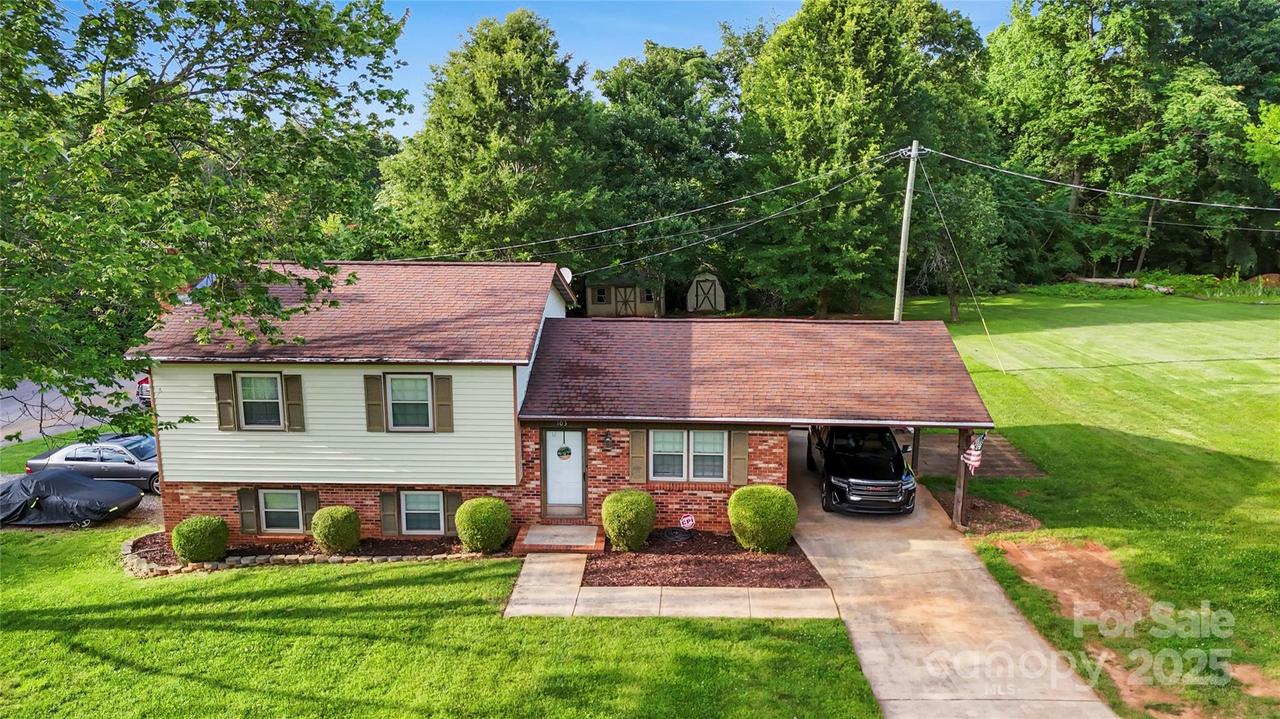 103 Little Forest Ln., Statesville, NC 28625