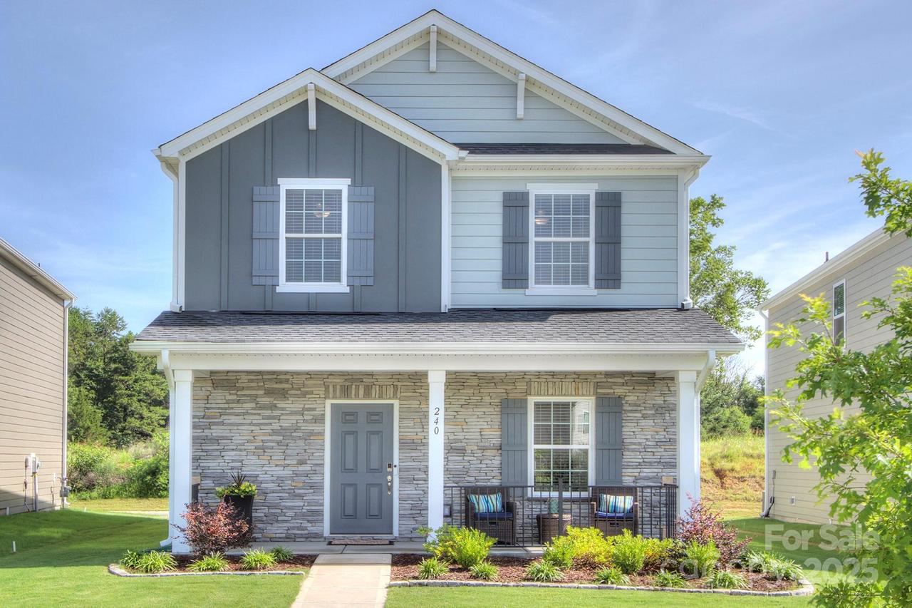 240 Orson Oaks Ln., Pineville, NC 28134