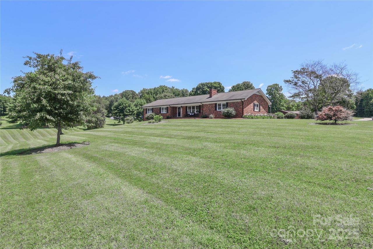 116 Deer Trail Rd., Statesville, NC 28677
