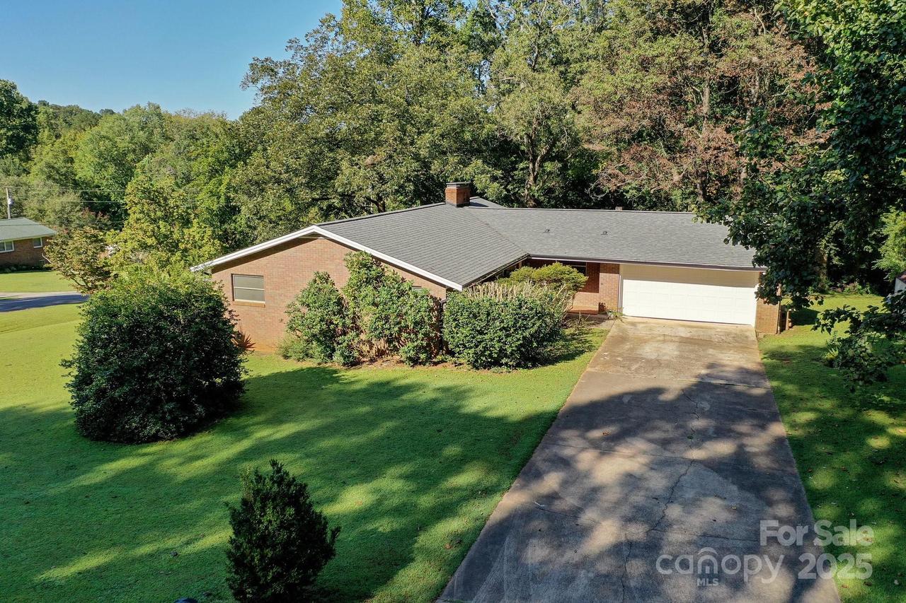 165 Fieldstone Farm Dr., Statesville, NC 28625