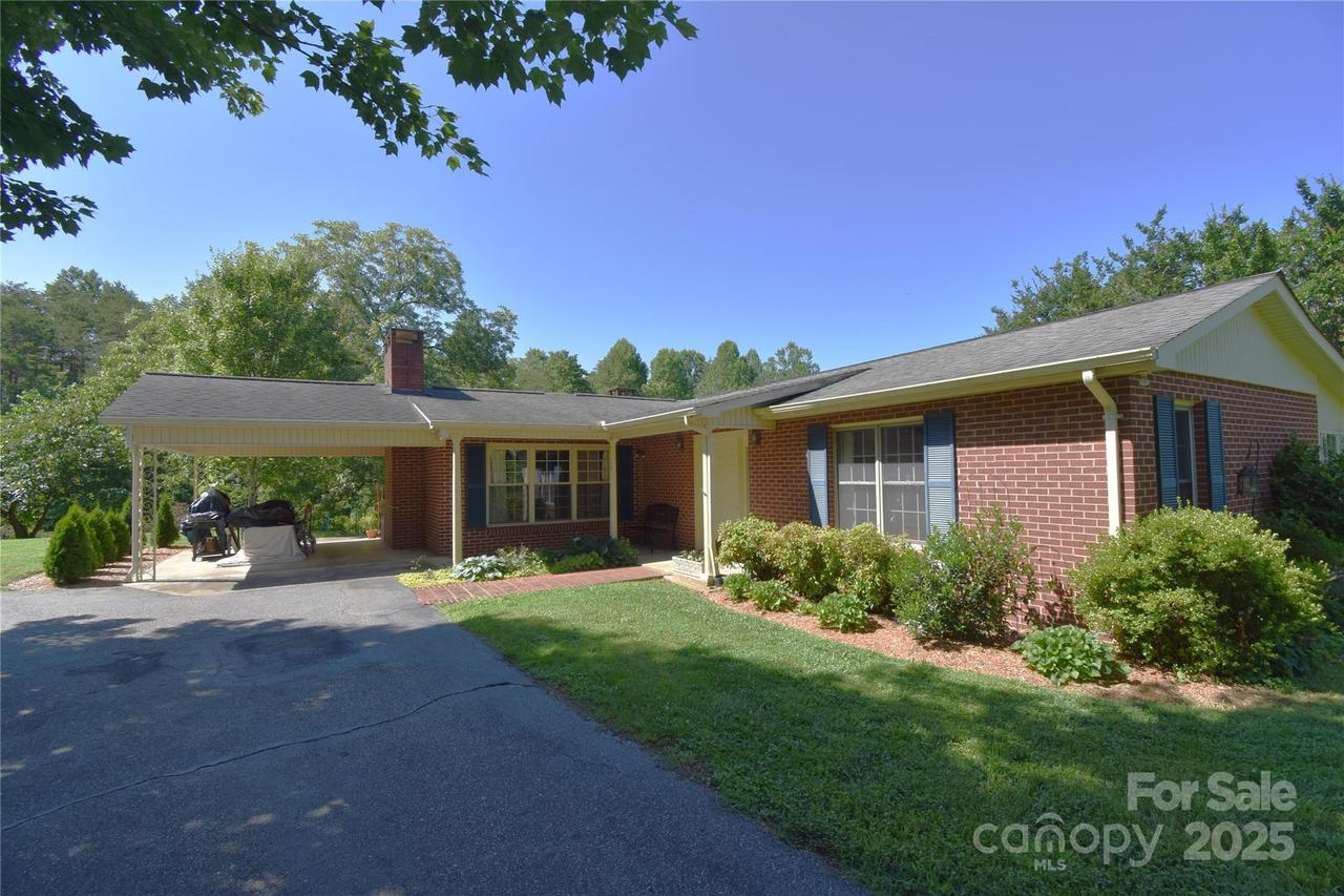 141 Azalea Dr., Connelly Springs, NC 28612