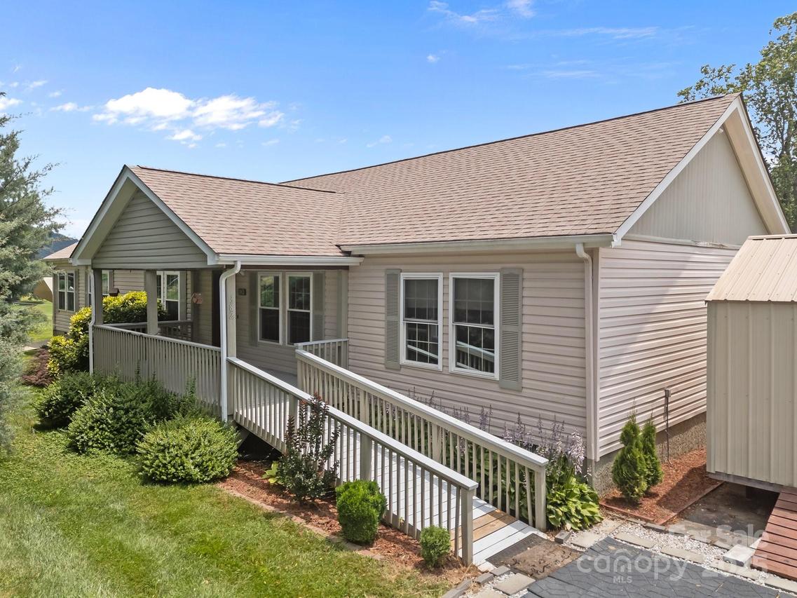 382 Onteora Blvd., Asheville, NC 28803