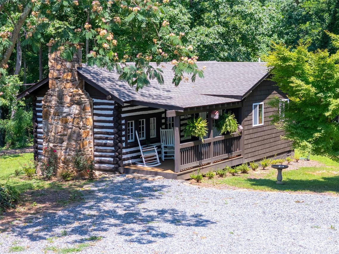 225 Wilderness Rd., Tryon, NC 28782