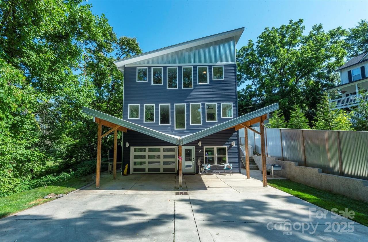 84 West St., Weaverville, NC 28787