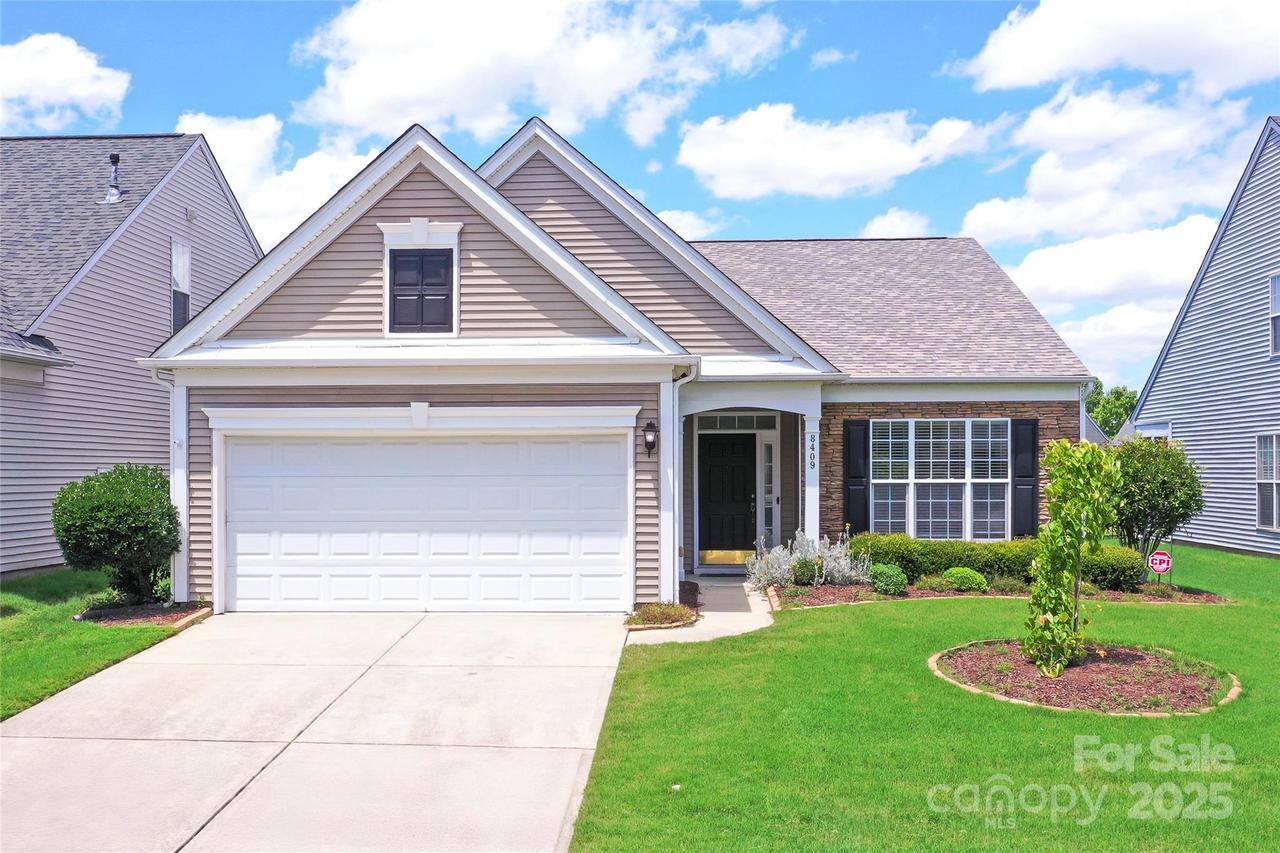 8409 Darcy Hopkins Dr., Charlotte, NC 28277