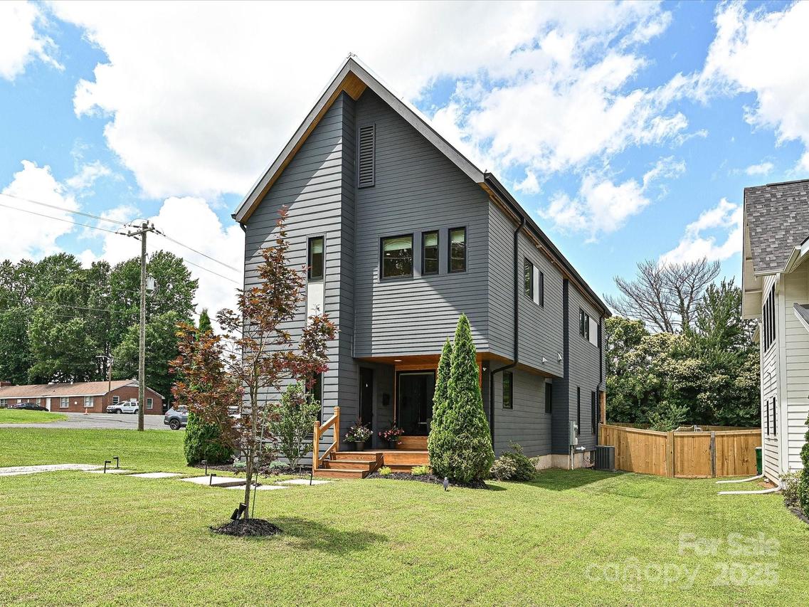 2553 Elkwood Cir., Charlotte, NC 28205