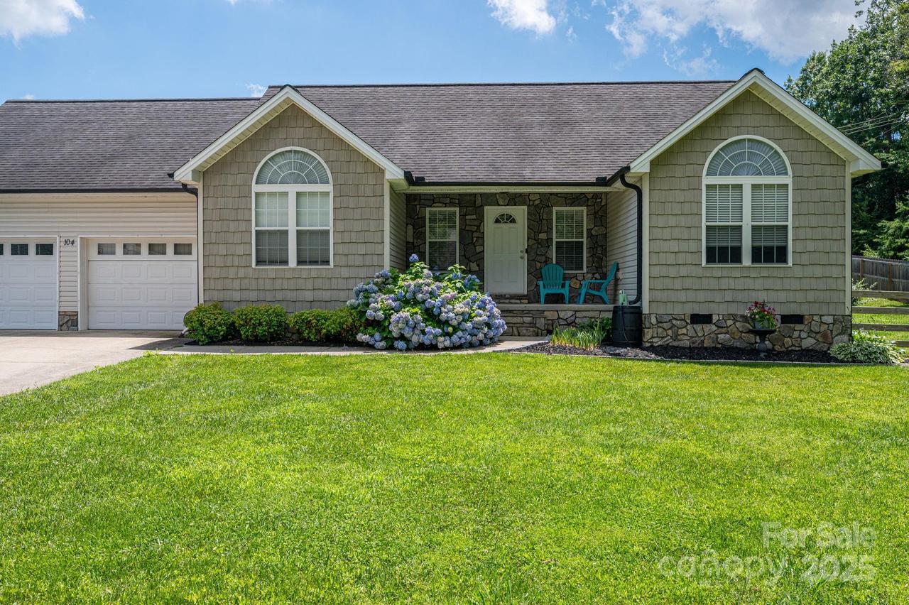 104 Nottingham Dr., Maiden, NC 28650