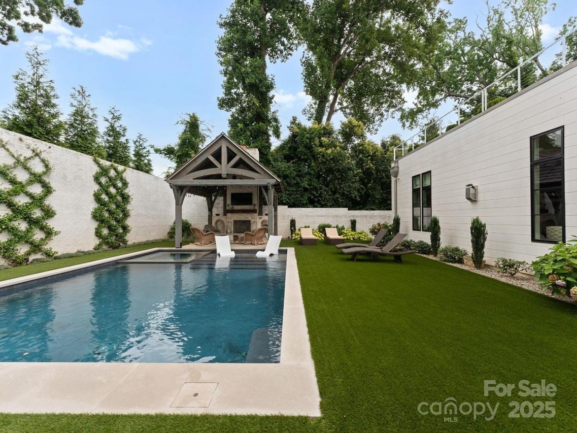 2837 Kenwood Sharon Ln., Charlotte, NC 28211