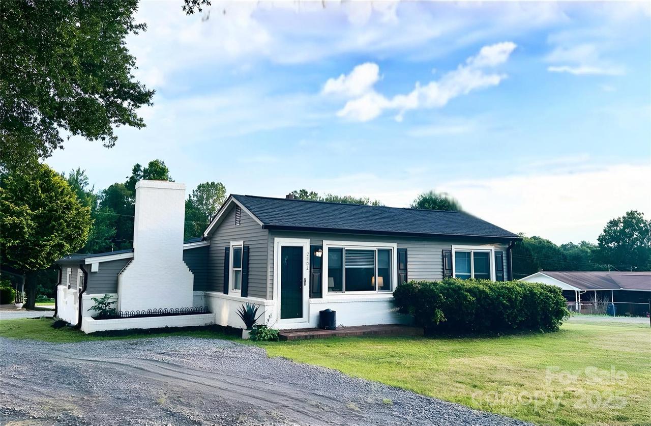 2202 16th Ave., Hickory, NC 28601
