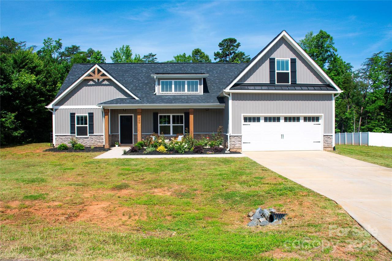 205 Spring Creek Dr., Mount Holly, NC 28120
