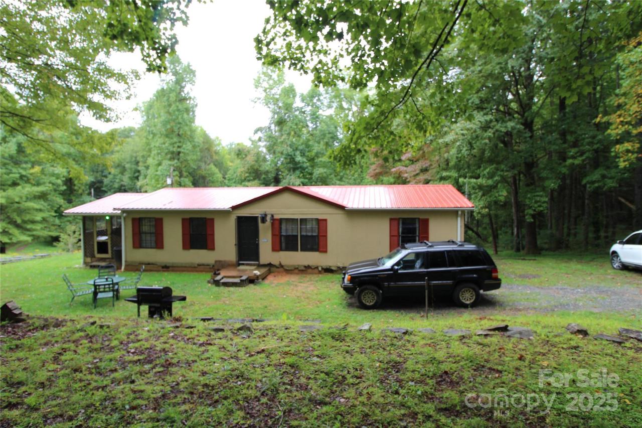 81 Paradise Run Ln., Collettsville, NC 28611