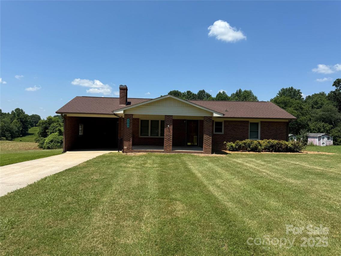 303 Mariposa Rd., Stanley, NC 28164
