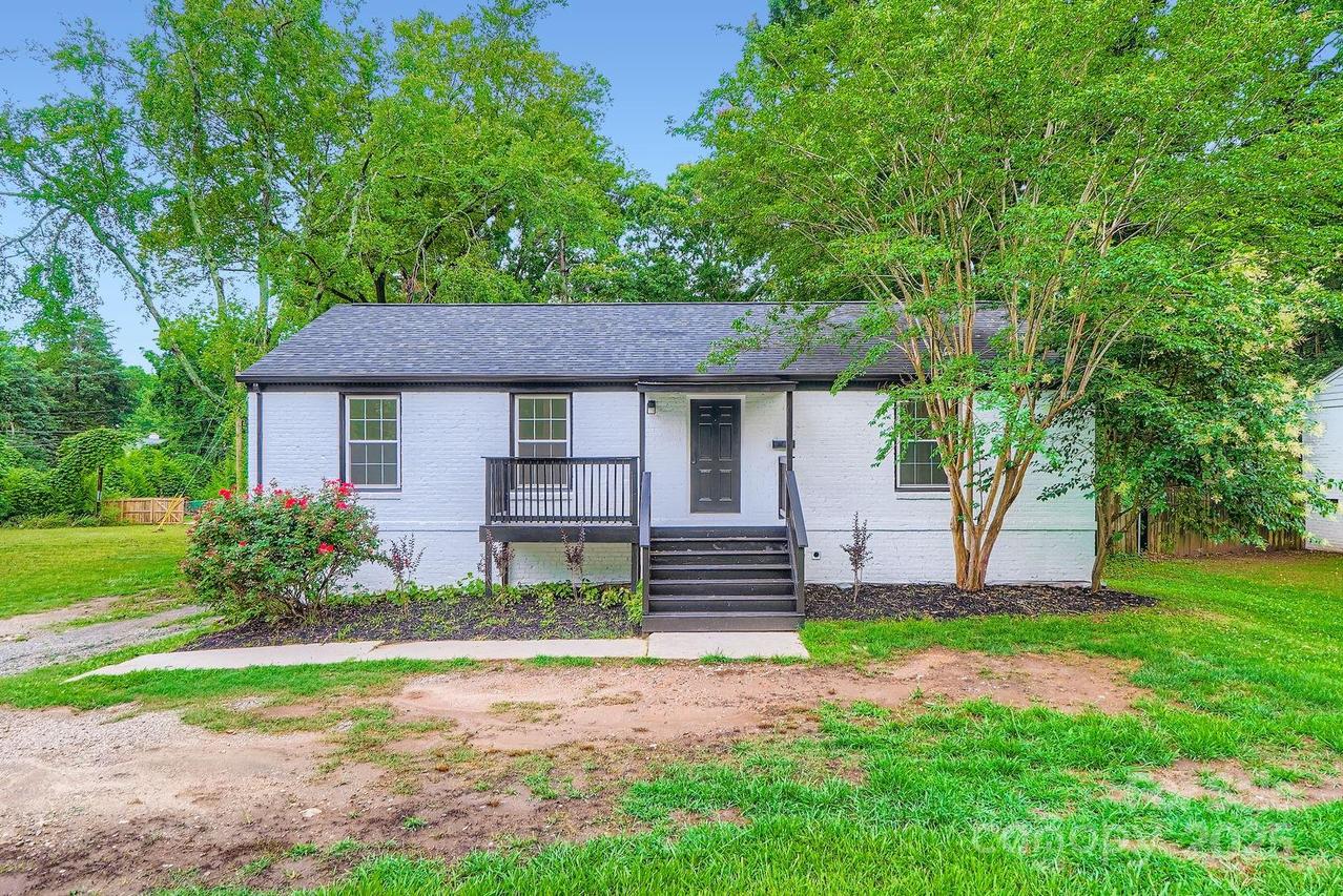 1224 E Woodlawn Rd., Charlotte, NC 28209
