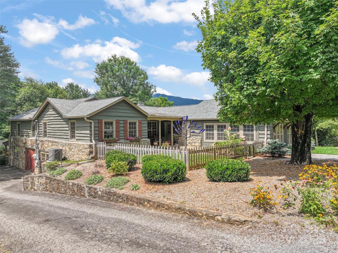 1210 S Main St., Waynesville, NC 28786