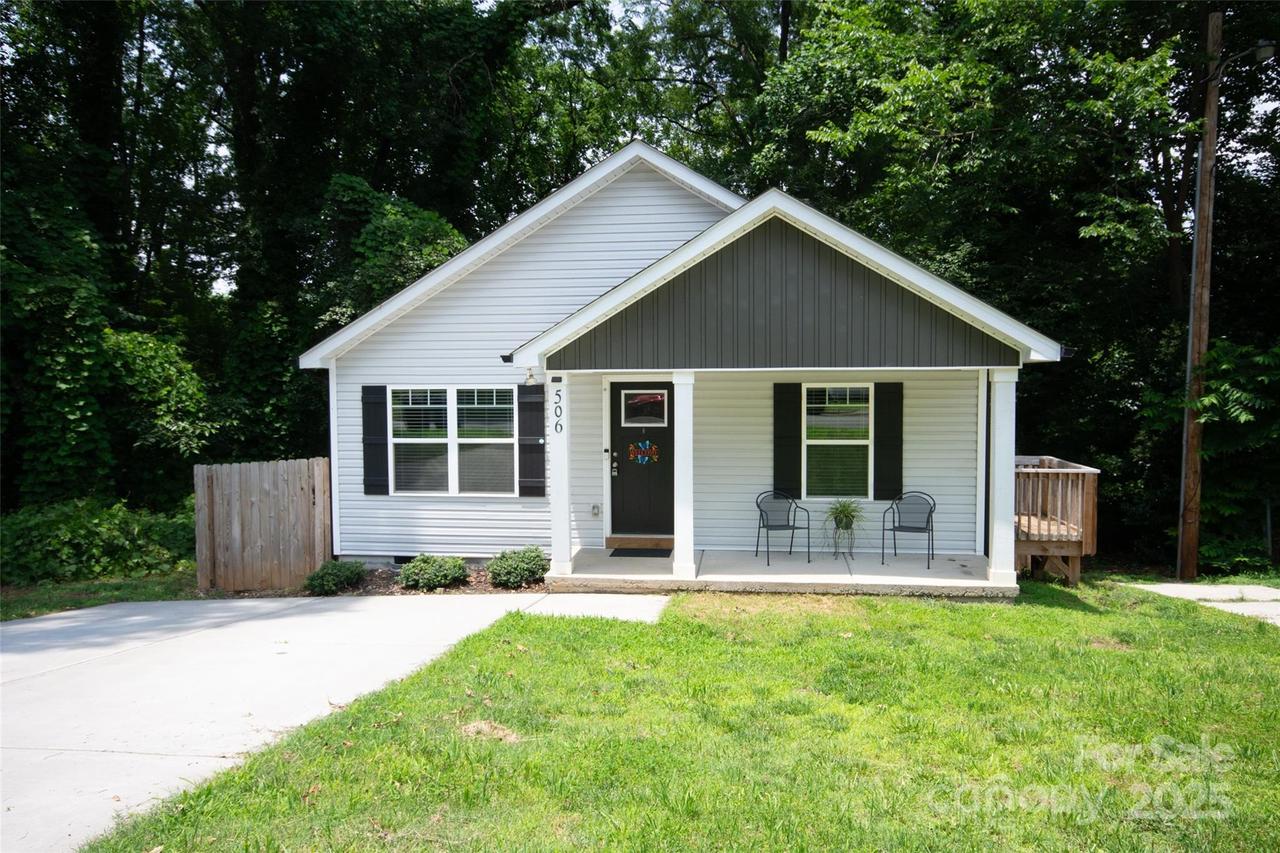 506 Broadway Ct., Statesville, NC 28677