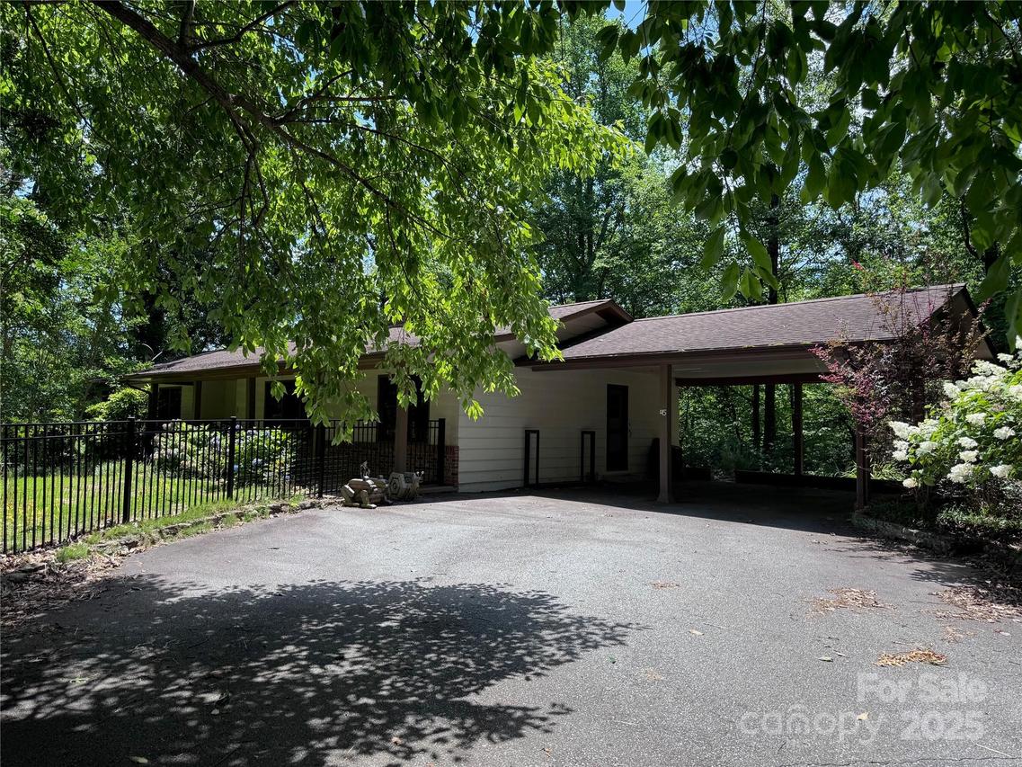 45 Dogwood Dr., Tryon, NC 28782
