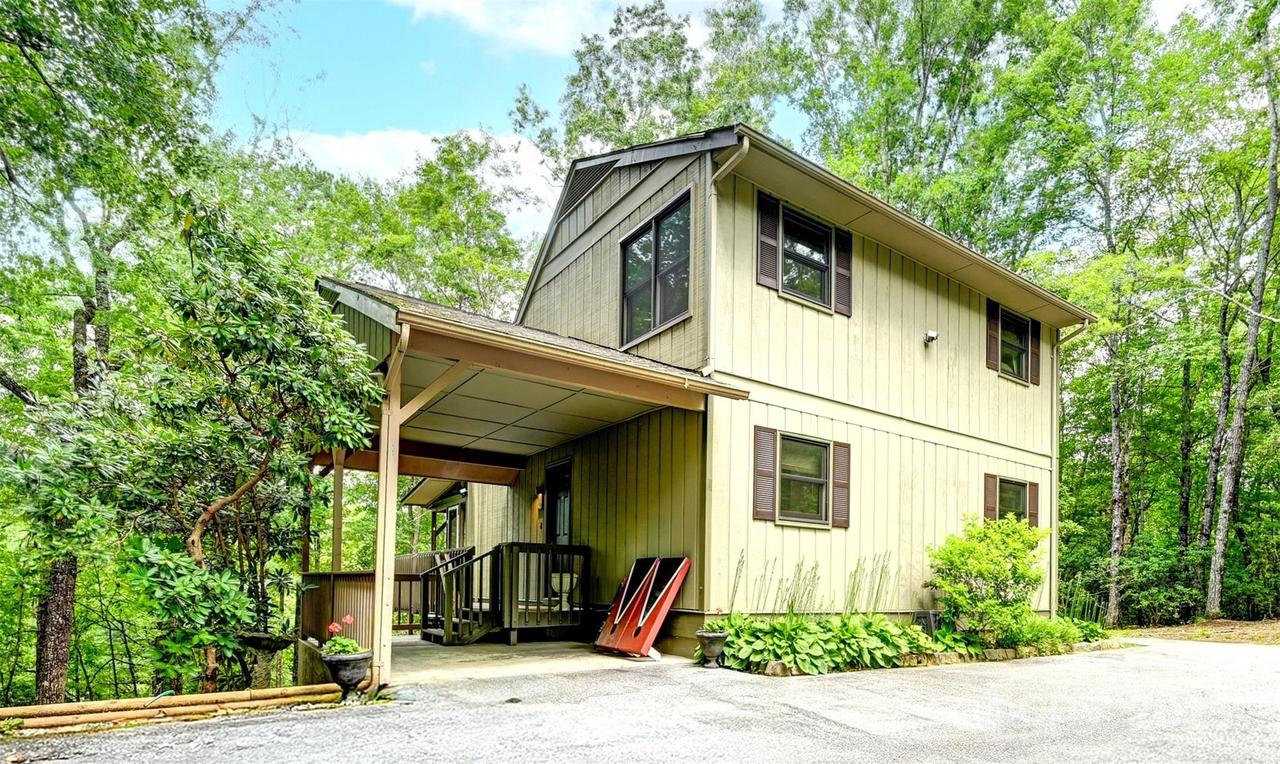 2760 Ugugu Dr., Brevard, NC 28712