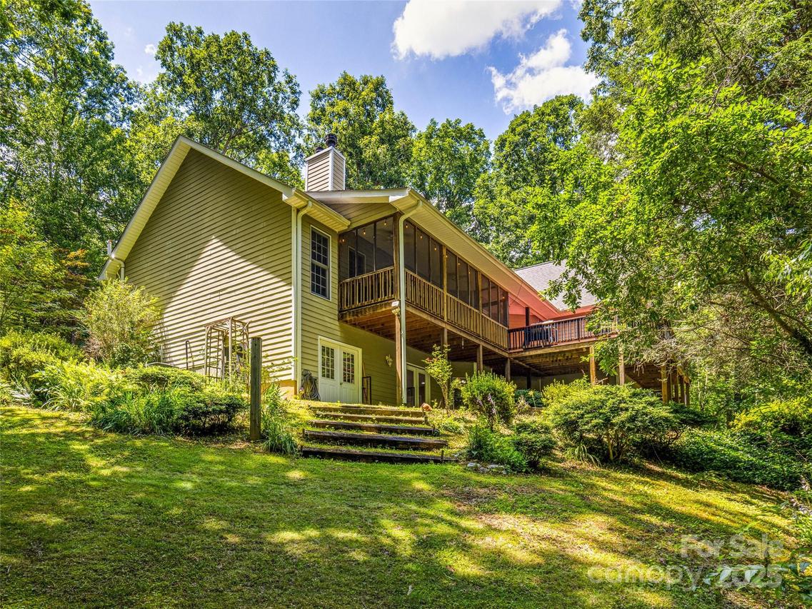 247 Big Raven Ln., Saluda, NC 28773