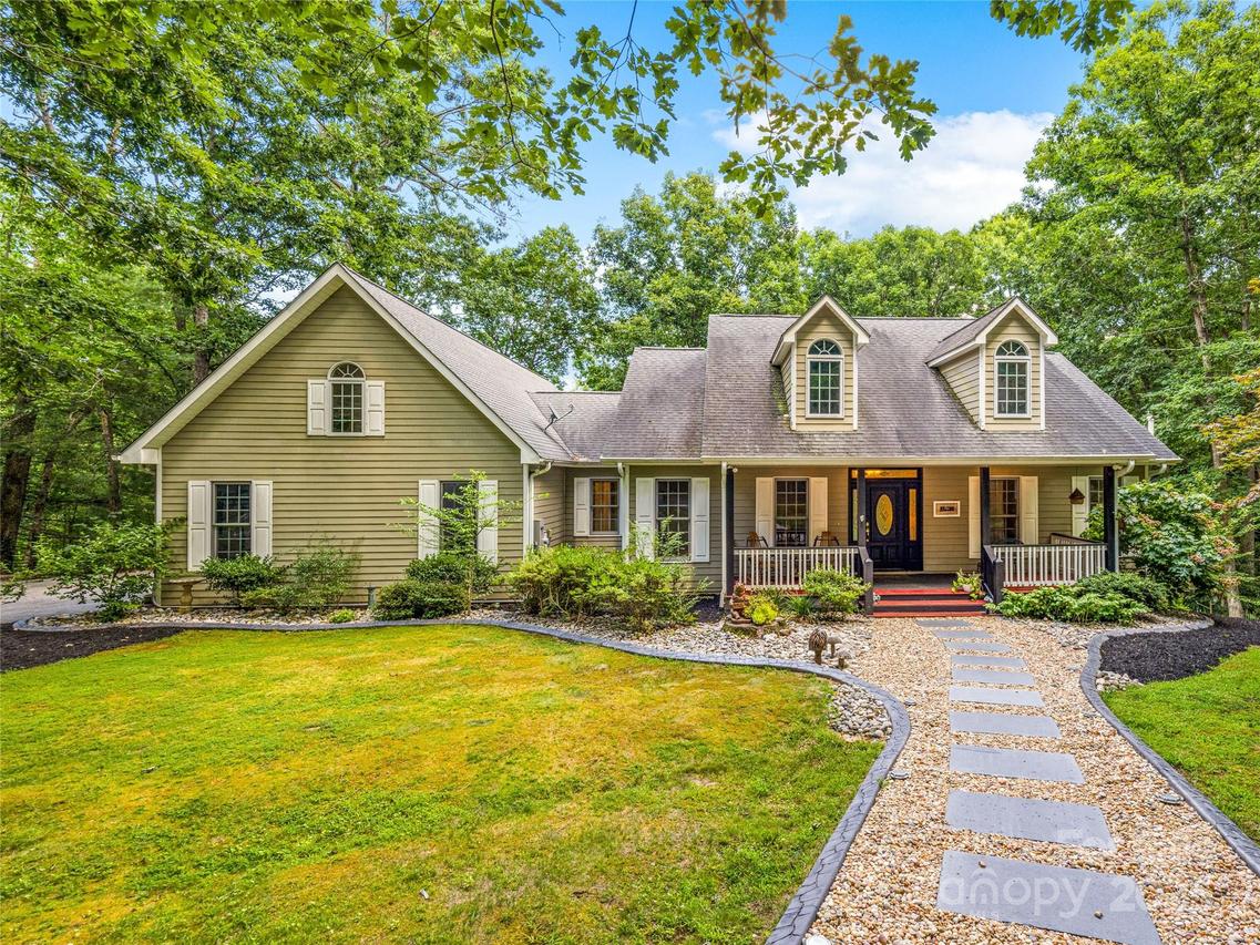 247 Big Raven Ln., Saluda, NC 28773