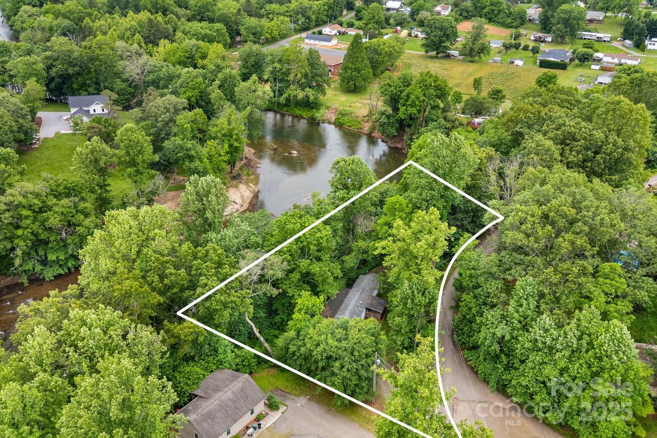 6 Kims Ct., Clyde, NC 28721