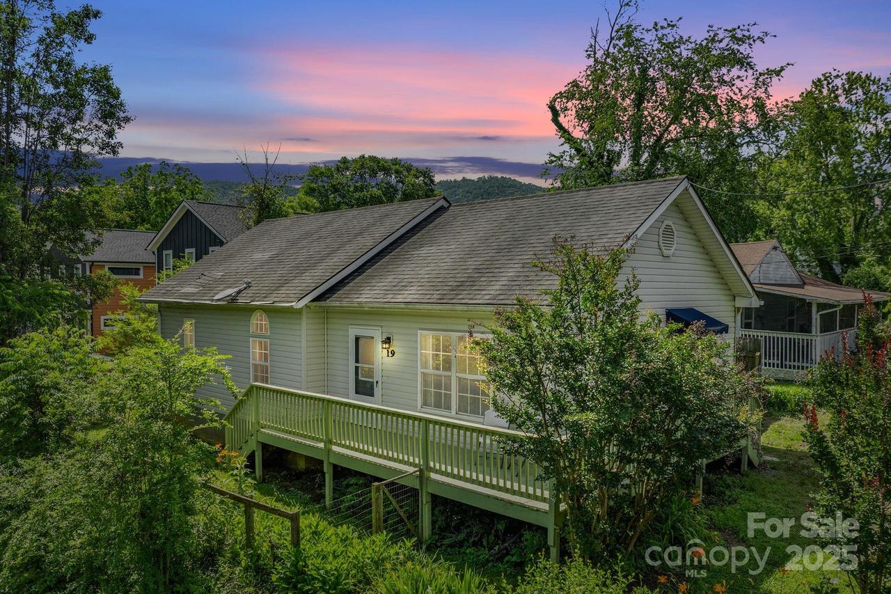 19 Busbee View Rd., Asheville, NC 28803