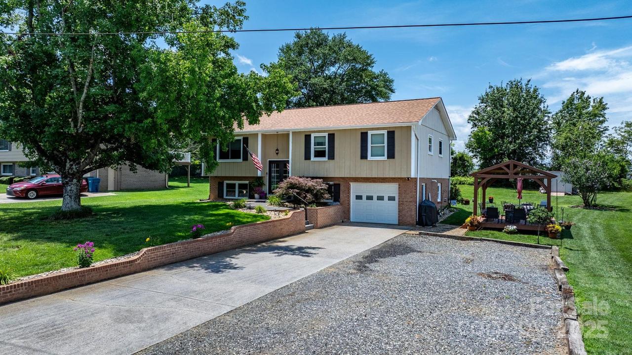3651 16th St., Hickory, NC 28601