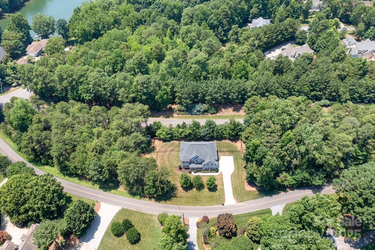 738 Kemp Rd., Mooresville, NC 28117