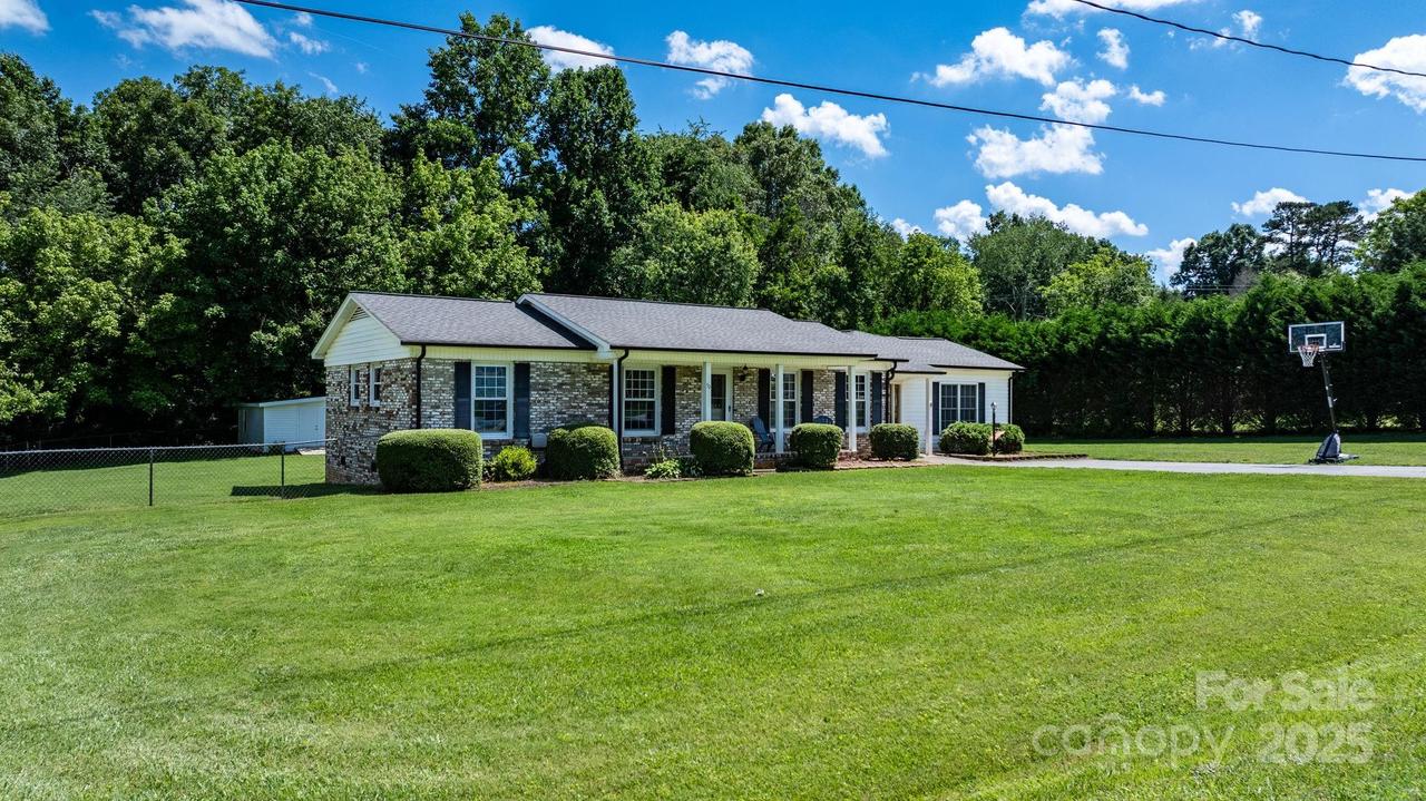 50 Isenhour Park Rd., Taylorsville, NC 28681