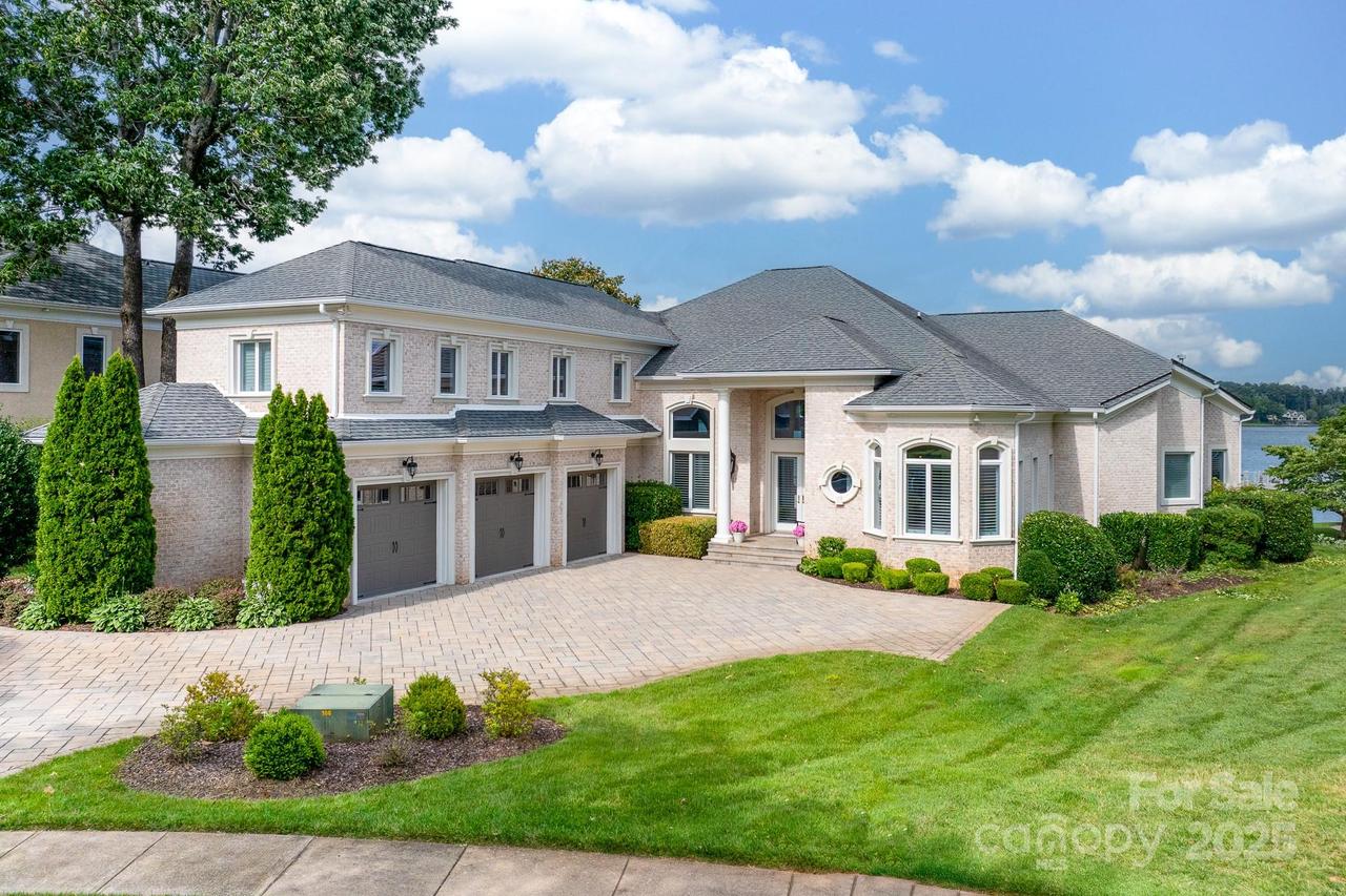 3394 Governors Island Dr., Denver, NC 28037