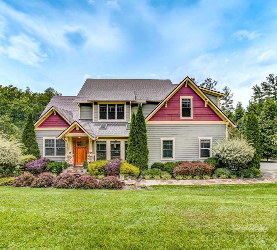 35 Village Pointe Ln., Asheville, NC 28803