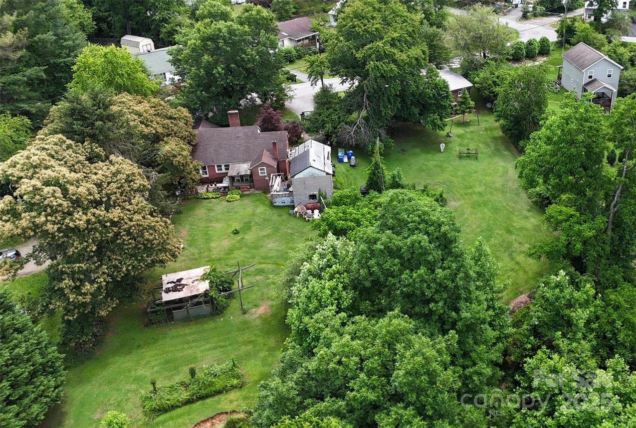 21 Maple Ave., Candler, NC 28715