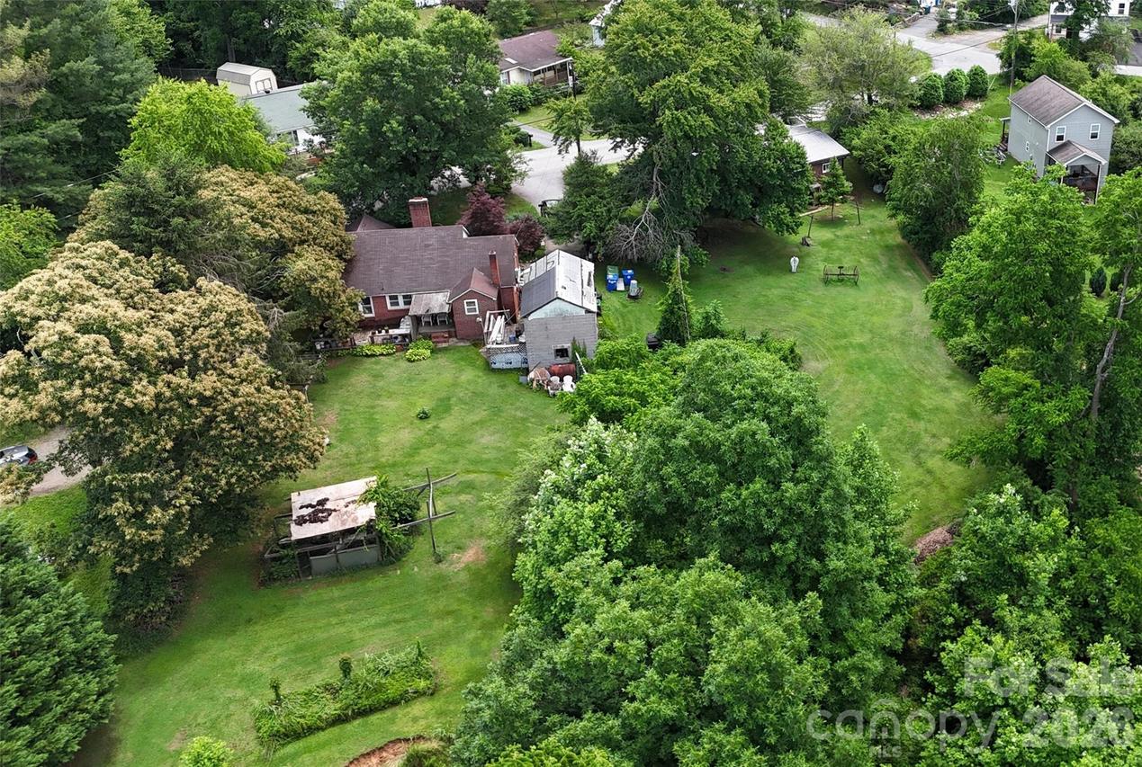 21 Maple Ave., Candler, NC 28715