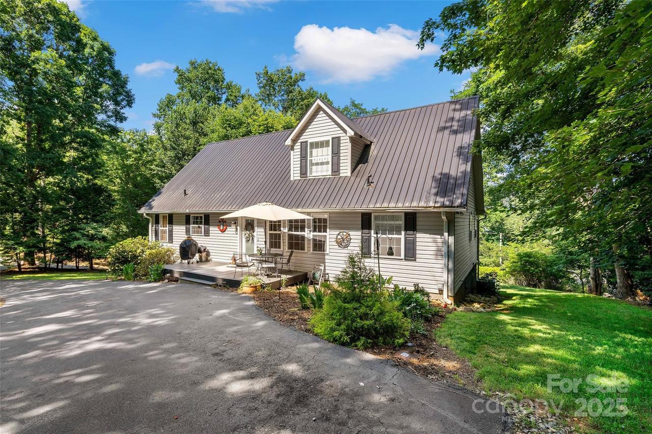 1181 Forest Lake Heights Dr., Nebo, NC 28761