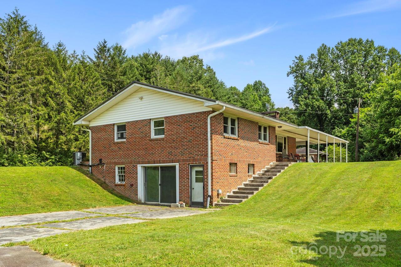100 Nimitz Dr., Brevard, NC 28712