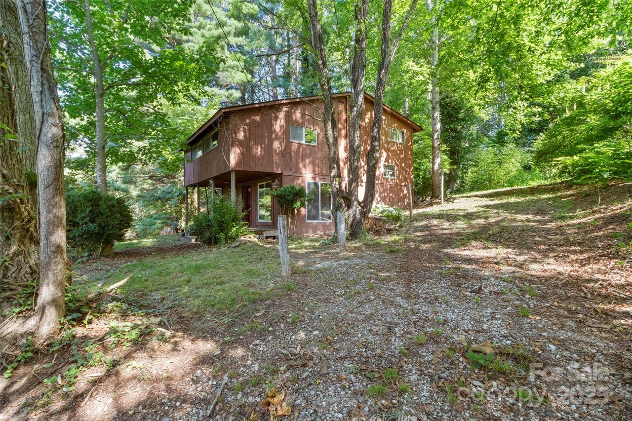 379 Pollard Mine Rd., Burnsville, NC 28714