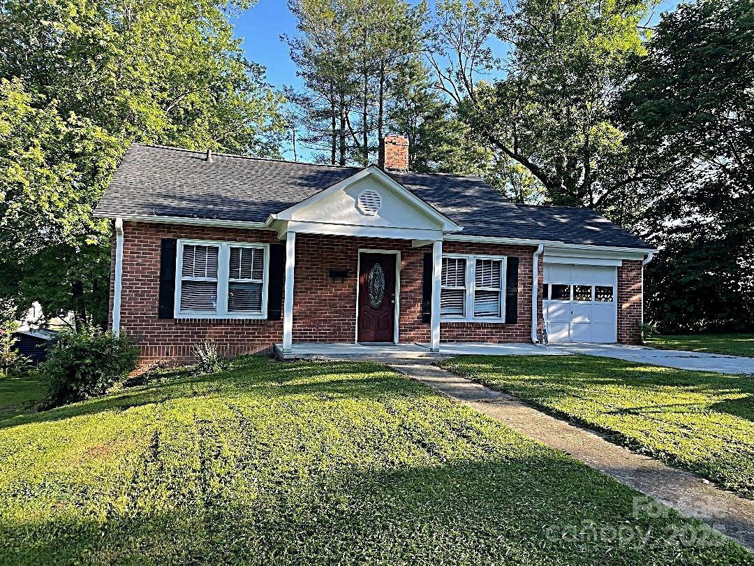 102 Garden Pl., Morganton, NC 28655