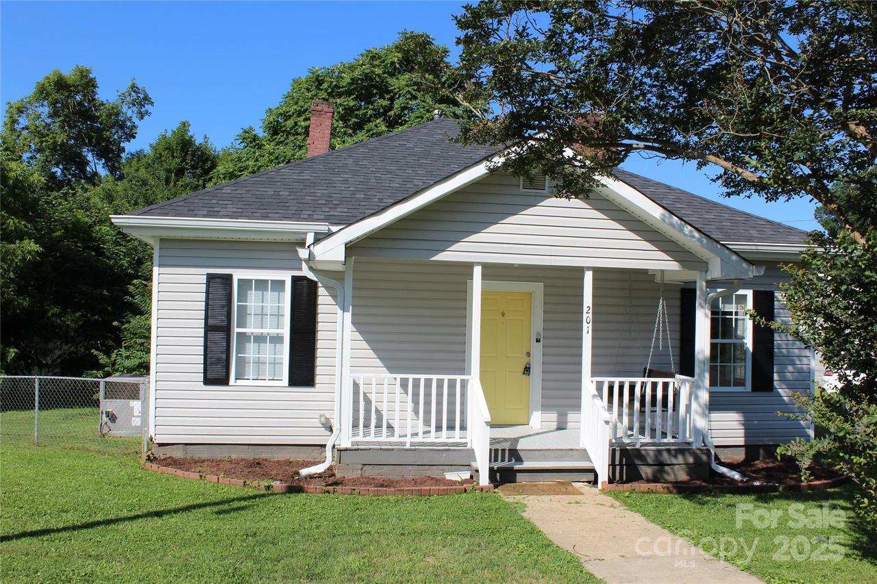 201 Park Ave., Mount Holly, NC 28120