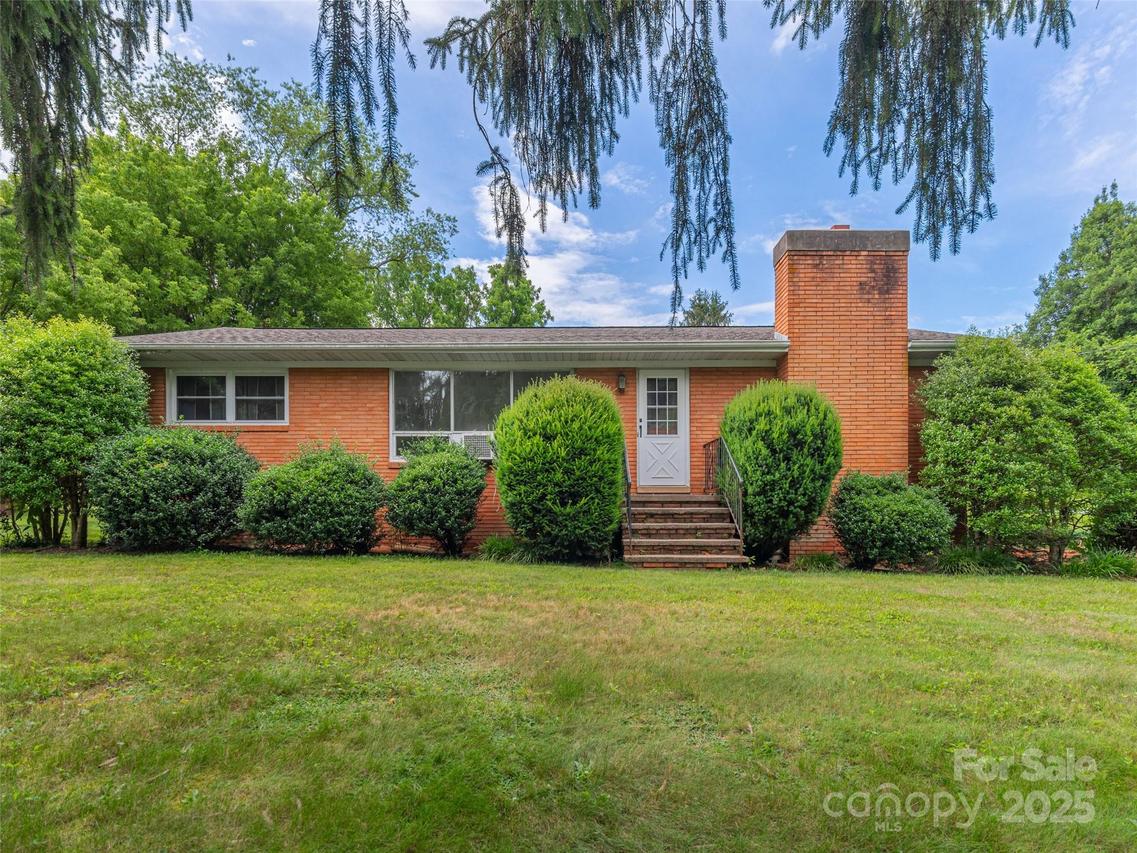 49 Walnut Ford Rd., Waynesville, NC 28785