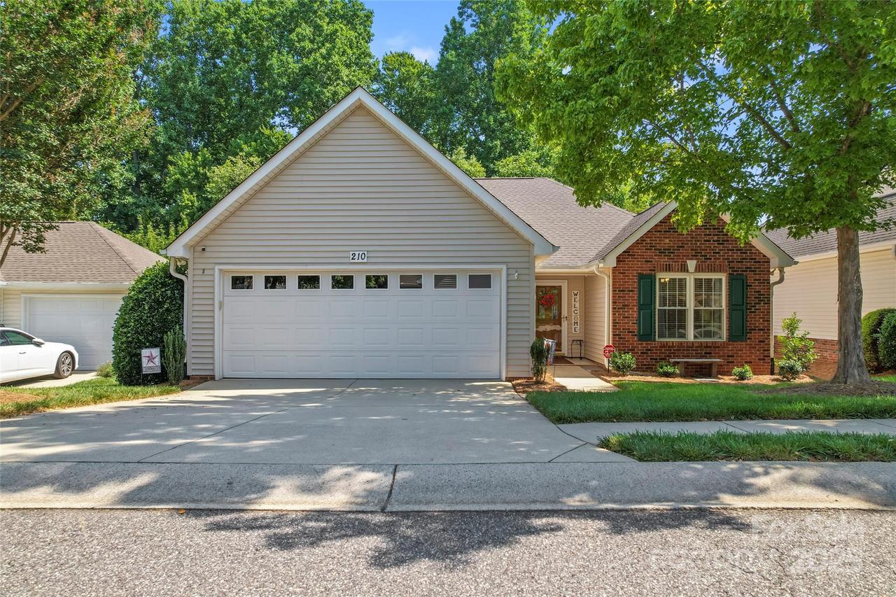 210 Oak Village Pkwy., Mooresville, NC 28117