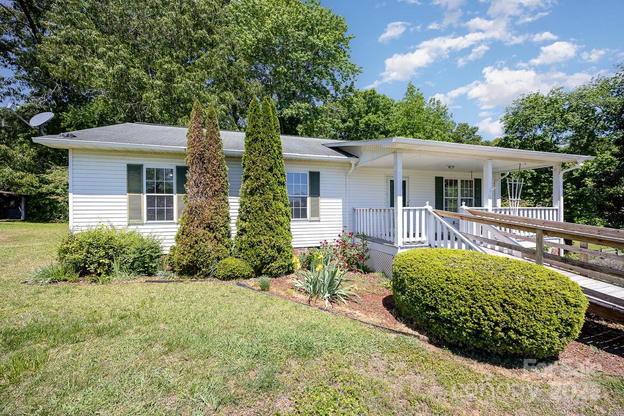 38367 Loblolly Ln., New London, NC 28127