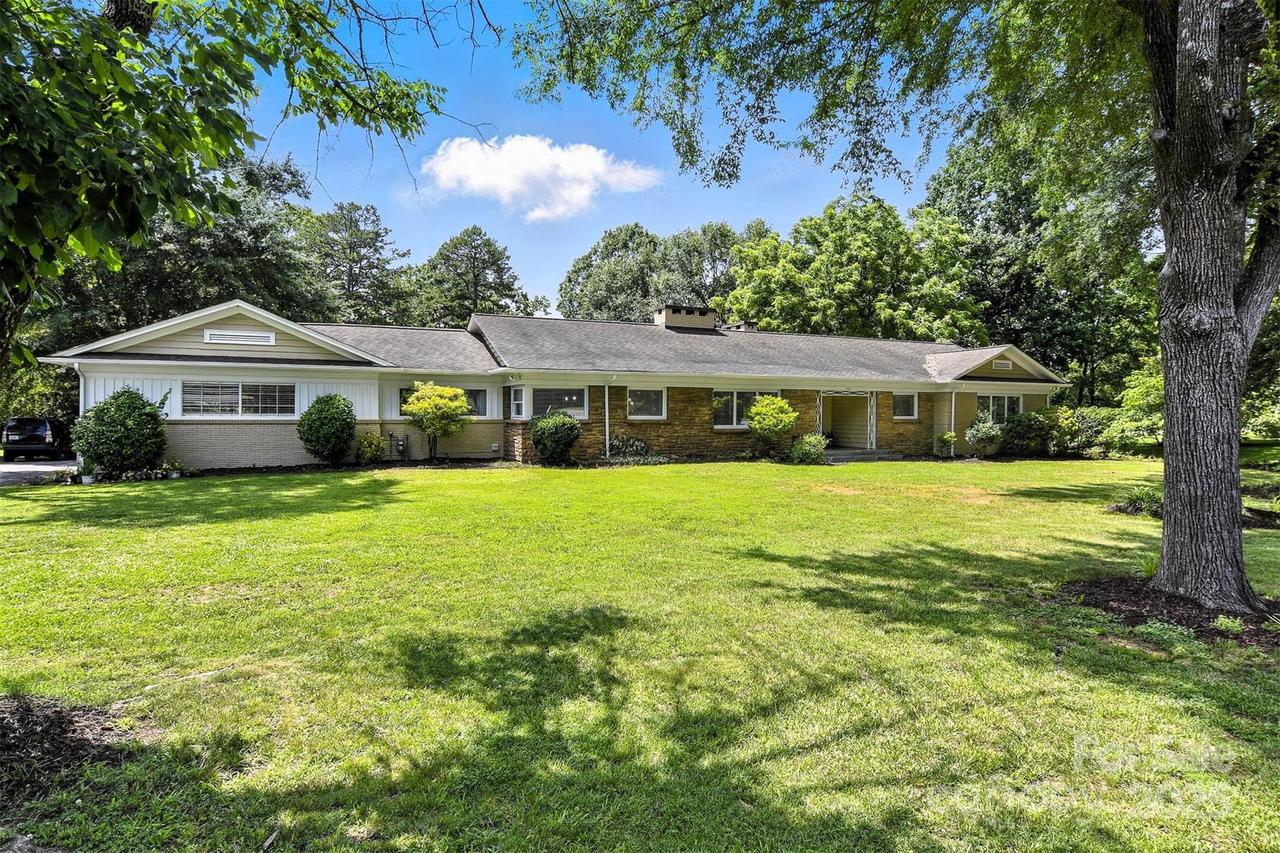 3127 N Center St., Hickory, NC 28601