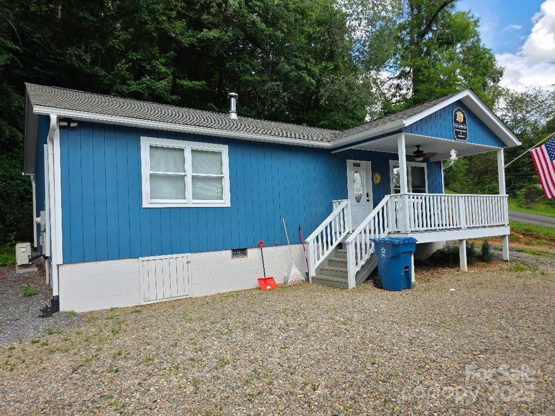 14 Yellow Brick Ln., Burnsville, NC 28714