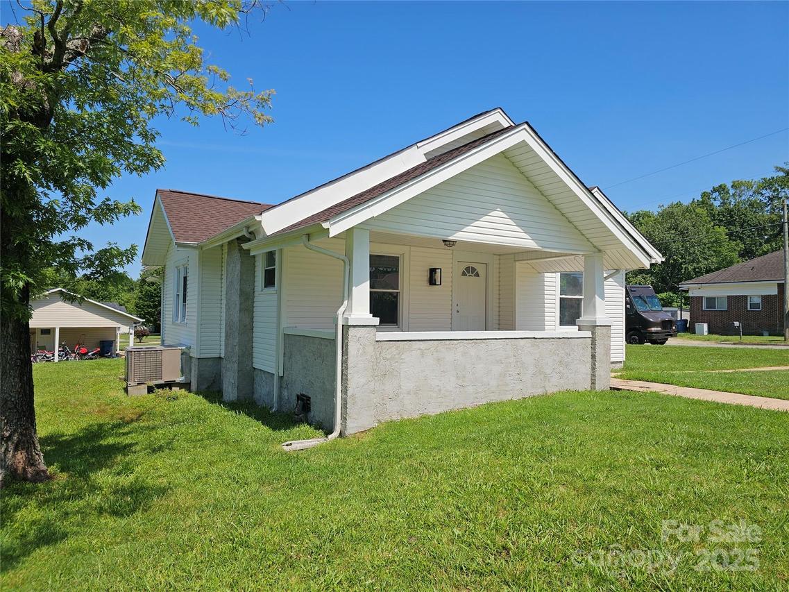 1704 16th St., Hickory, NC 28601
