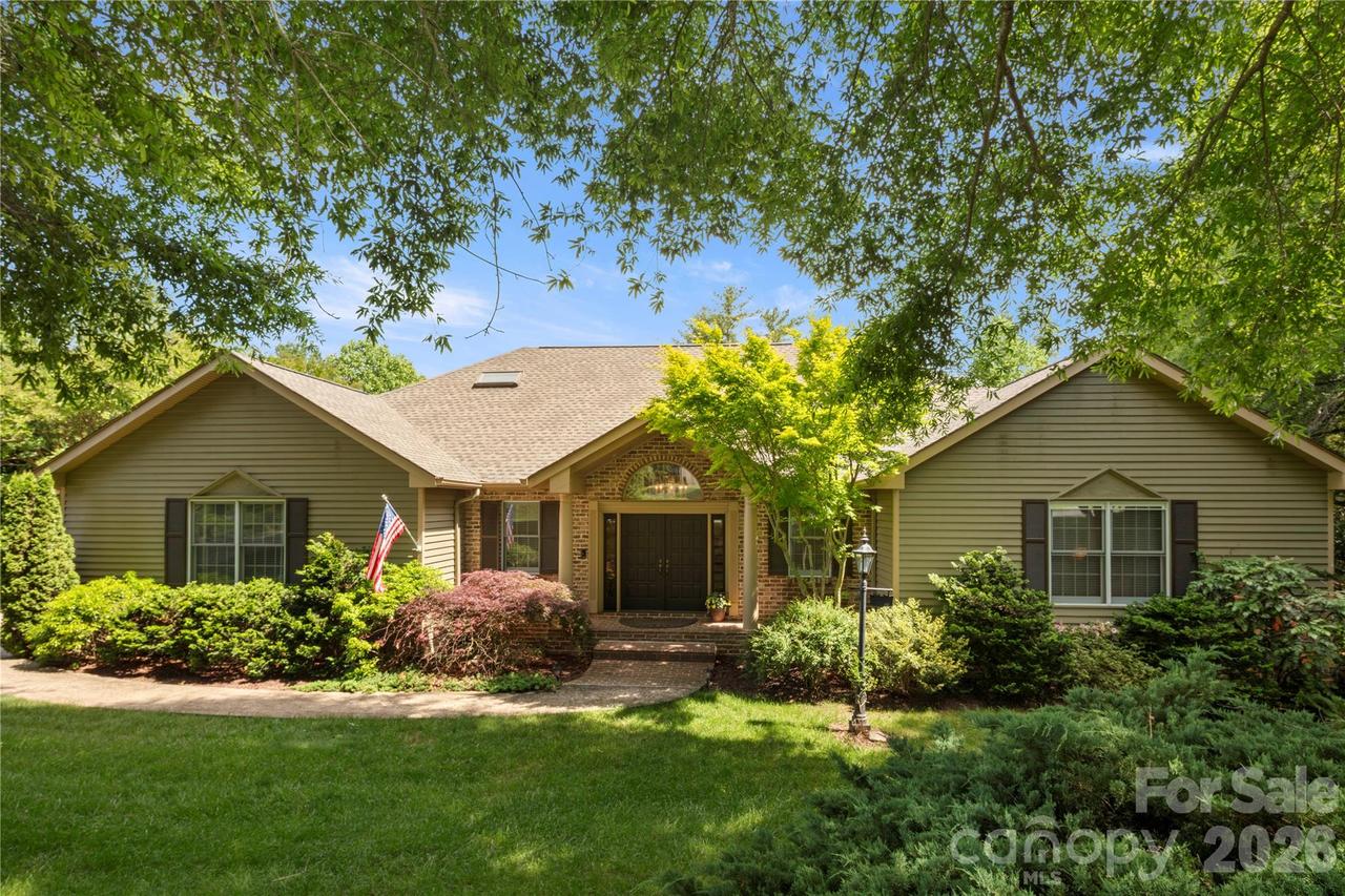 842 Rickel Dr., Hendersonville, NC 28739