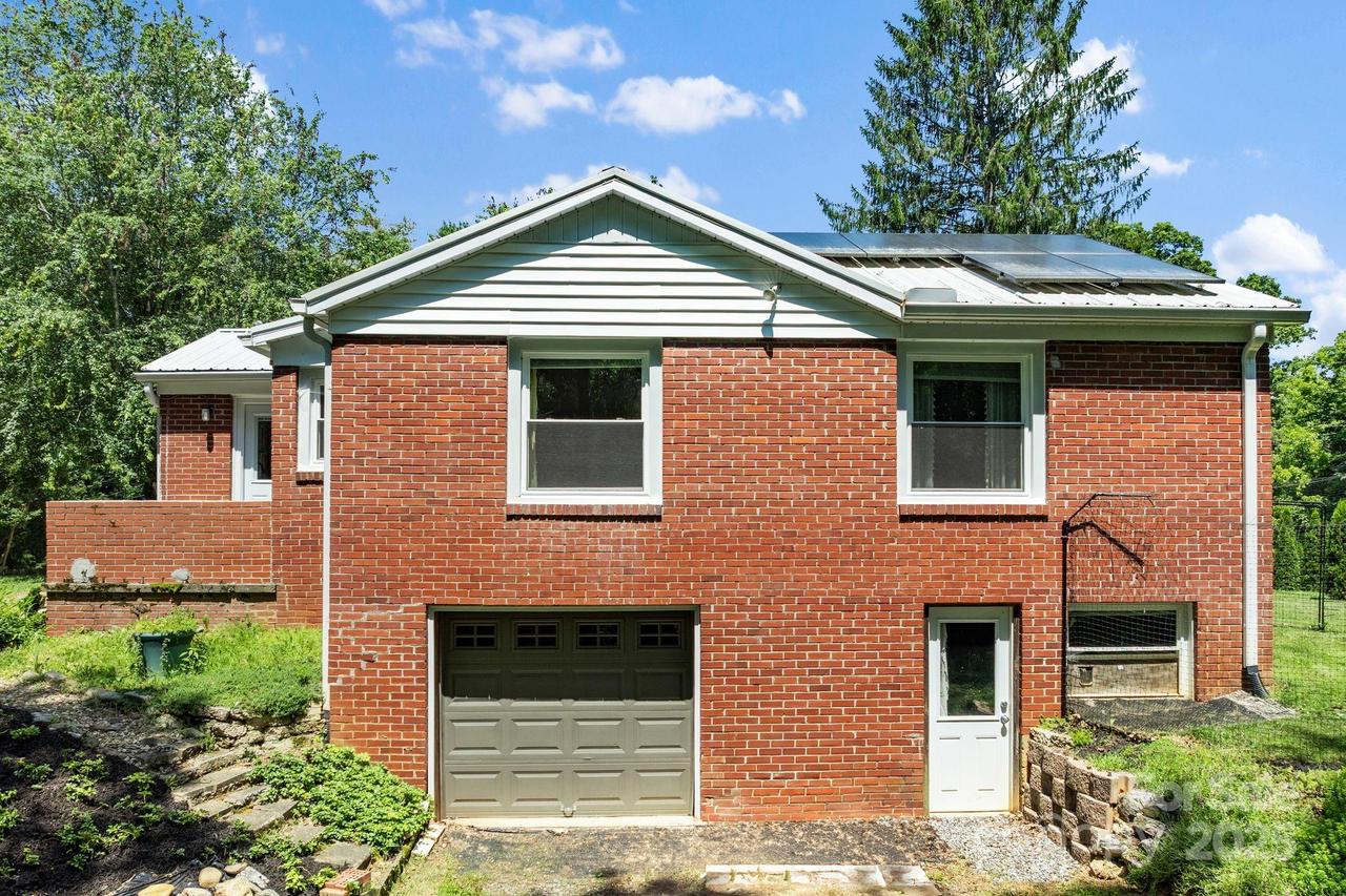 1215 Upper Brush Creek Rd., Fairview, NC 28730