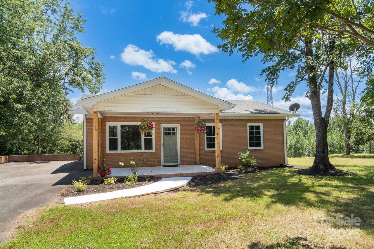 109 Avery Dr., Forest City, NC 28043