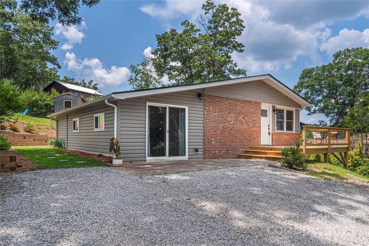 406 Melody Cir., Swannanoa, NC 28778
